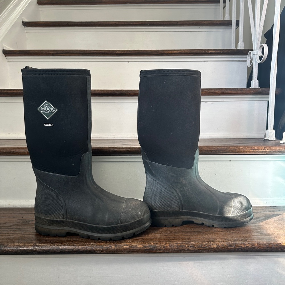 Muck chore boots